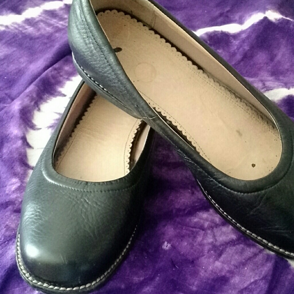 Shoes - Picture 2 of 4